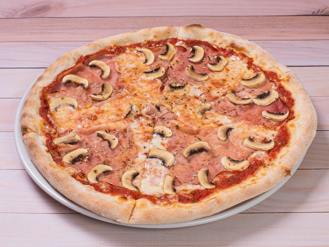 Sonkás, gombás Pizza
