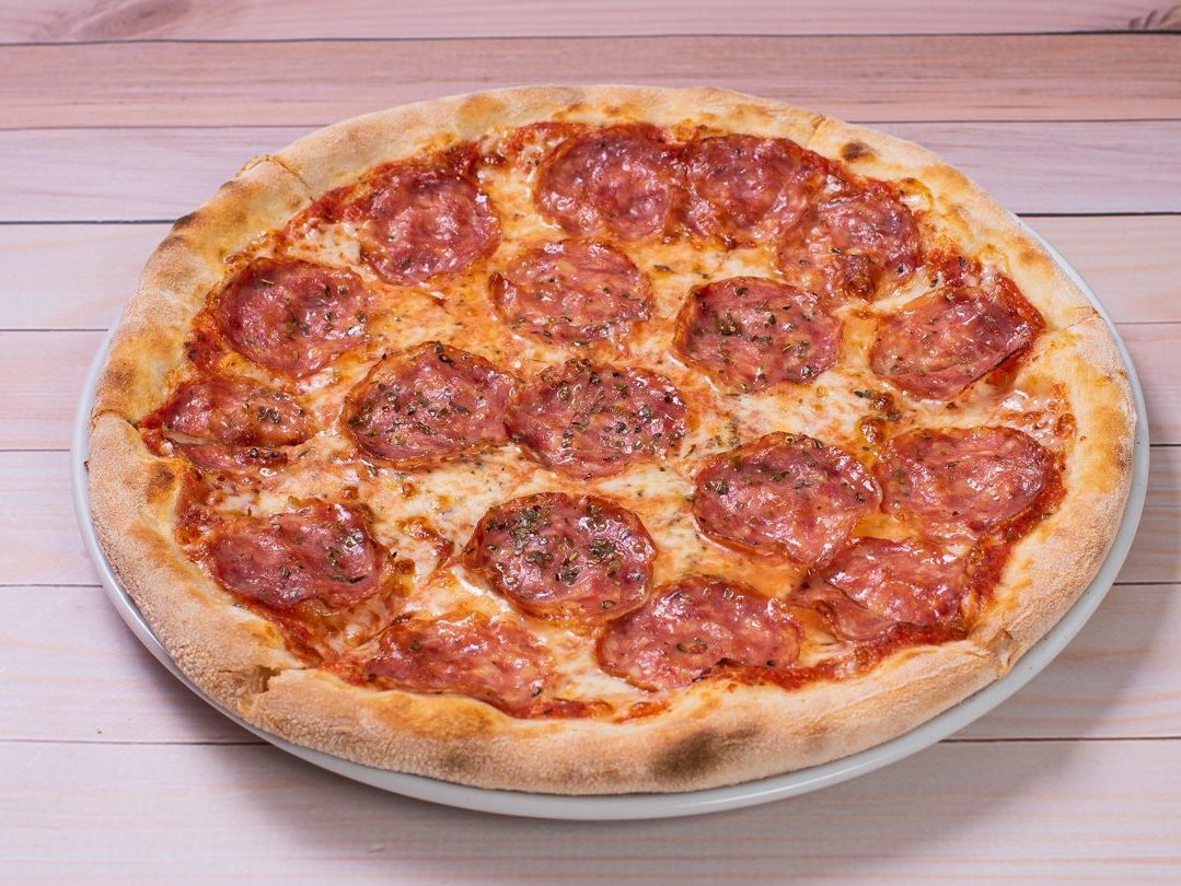 Szalámis Pizza