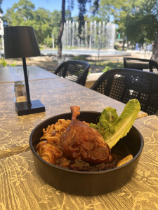 Sült kacsacomb pároltkáposztával, szezámmagos tagliatelle-vel, jus-sal