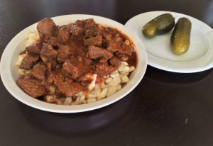 Marhapörkölt nokedlivel